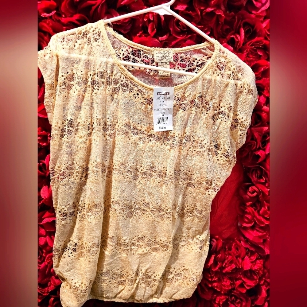Eyelash Couture NWT Women's Lace Top Size Medium